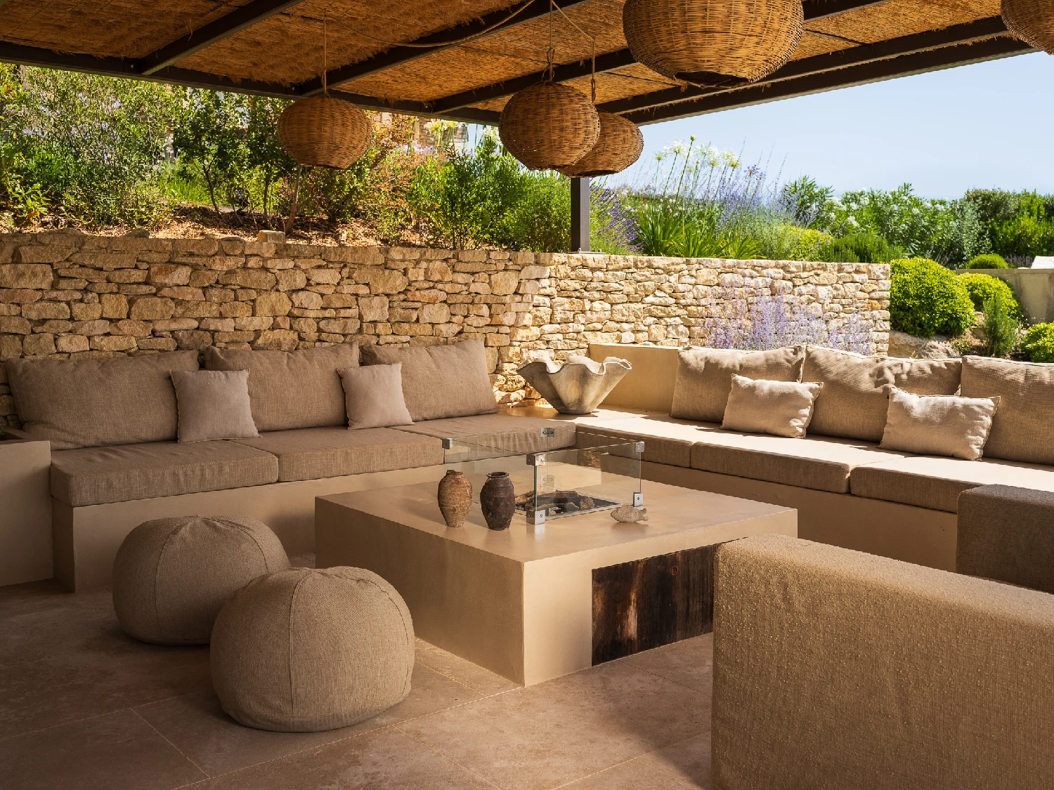 rénovation mas maison Gordes architecte vaucluse luberon Ménerbes villa construction